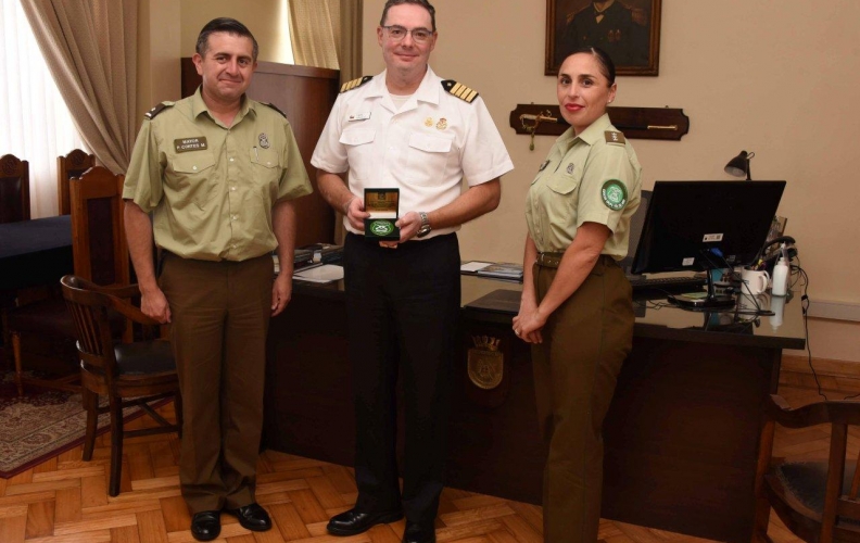 ACADEMIA POLITÉCNICA NAVAL RECIBIÓ LA VISITA DE CARABINEROS DE CHILE.