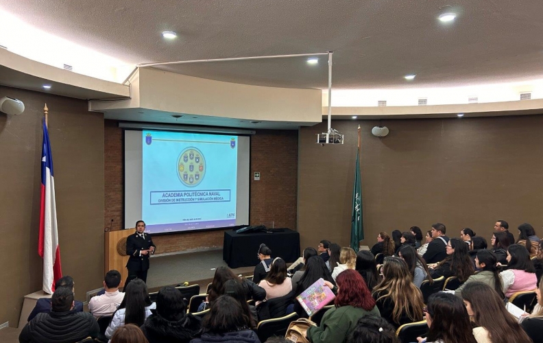 ACADEMIA POLITÉCNICA NAVAL PARTICIPÓ EN JORNADAS DE LA UNIVERSIDAD SANTO TOMÁS DE VIÑA DEL MAR.