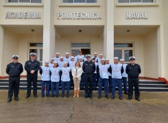 ALUMNOS DE LA ACADEMIA POLITÉCNICA NAVAL PARTICIPAN VOLUNTARIAMENTE EN LA COLECTA “FUNDACIÓN LAS ROSAS”.