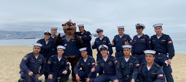 ACADEMIA POLITÉCNICA NAVAL PARTICIPÓ CON MONITORES EN EL “DÍA INTERNACIONAL DE LIMPIEZA DE PLAYAS”.