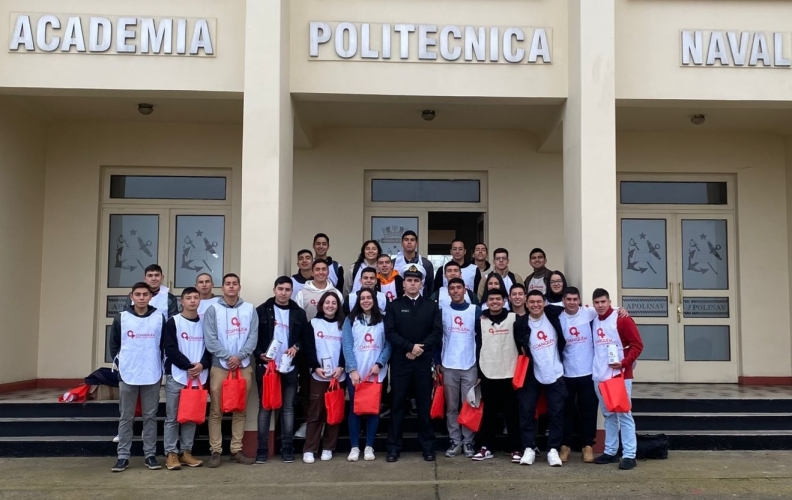 ALUMNOS DE LA ACADEMIA POLITÉCNICA NAVAL PARTICIPAN EN COLECTA “COANIQUEM”.