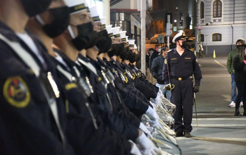 ACADEMIA POLITÉCNICA NAVAL REALIZÓ PREPARATORIA NOCTURNA PARA EL DESFILE DEL 21 DE MAYO.