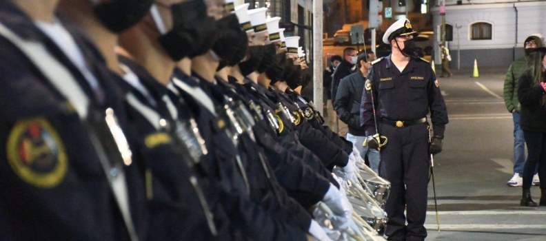 ACADEMIA POLITÉCNICA NAVAL REALIZÓ PREPARATORIA NOCTURNA PARA EL DESFILE DEL 21 DE MAYO.