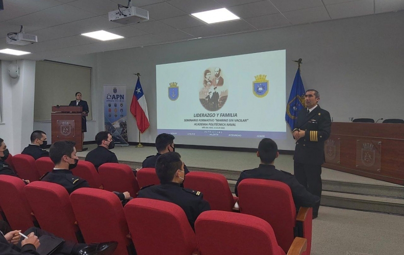 ACADEMIA POLITÉCNICA NAVAL EFECTUÓ CONFERENCIA “LIDERAZGO Y FAMILIA”.