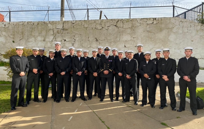 ALUMNOS DE LA ACADEMIA POLITÉCNICA NAVAL EJERCITAN EN EL CENTARM.