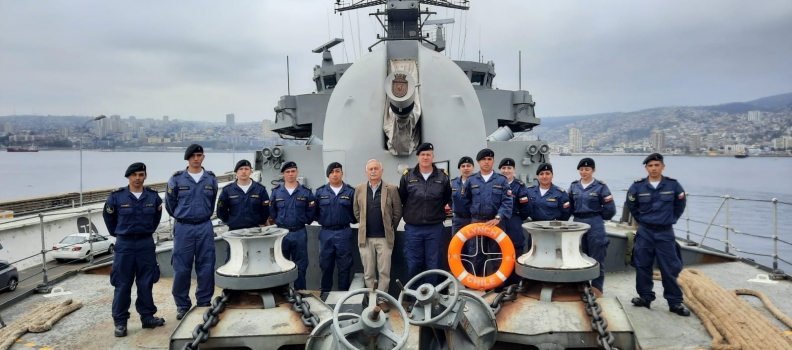 VISITA PROFESIONAL EFECTUARON ALUMNOS DE LA ACADEMIA POLITÉCNICA NAVAL A LA FRAGATA LYNCH.