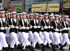 ACADEMIA POLITÉCNICA NAVAL DESFILÓ EN VALPARAÍSO EN CONMEMORACIÓN DEL 213° ANIVERSARIO PATRIO.