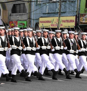 ACADEMIA POLITÉCNICA NAVAL DESFILÓ EN VALPARAÍSO EN CONMEMORACIÓN DEL 213° ANIVERSARIO PATRIO.