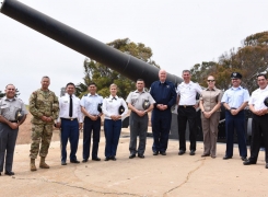 INTERCAMBIO DE EXPERIENCIAS SUBOFICIALES MAYORES TEXAS Y DE LAS FF.AA. DE CHILE EN LA ACADEMIA POLITÉCNICA NAVAL.