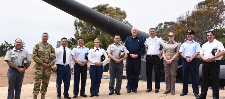 INTERCAMBIO DE EXPERIENCIAS SUBOFICIALES MAYORES TEXAS Y DE LAS FF.AA. DE CHILE EN LA ACADEMIA POLITÉCNICA NAVAL.