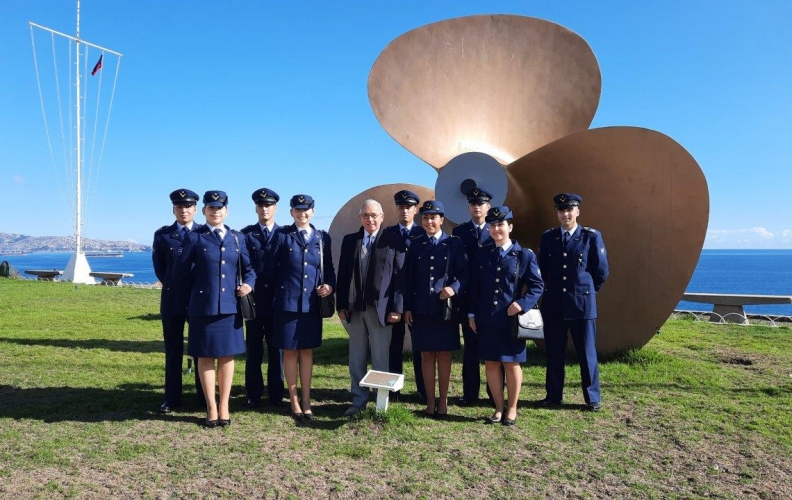 ALUMNOS DE TELECOMUNICACIONES DE LA FACH VISITARON LA ACADEMIA POLITÉCNICA NAVAL.