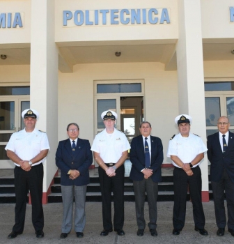 CLUB DE SUBOFICIALES MAYORES DE LA ARMADA SALUDA AL DIRECTOR DE LA ACADEMIA POLITÉCNICA NAVAL.
