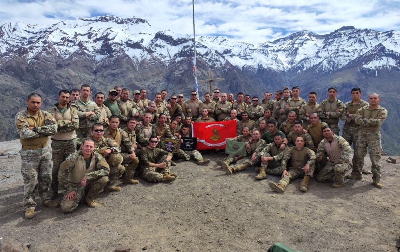 ALUMNOS DE LA ESCUELA DE INFANTERÍA DE MARINA DE LA A.P.N. EN PERÍODO PRÁCTICO DE MONTAÑA.