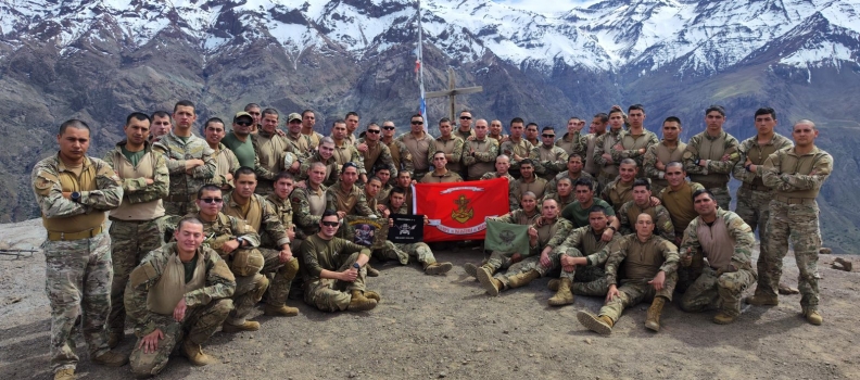 ALUMNOS DE LA ESCUELA DE INFANTERÍA DE MARINA DE LA A.P.N. EN PERÍODO PRÁCTICO DE MONTAÑA.