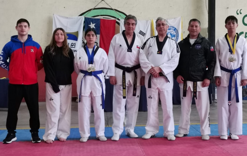 REPRESENTANTES DE LA ESCUELA DE TAEKWONDO YOM CHI CHUNS GANAN MEDALLAS.