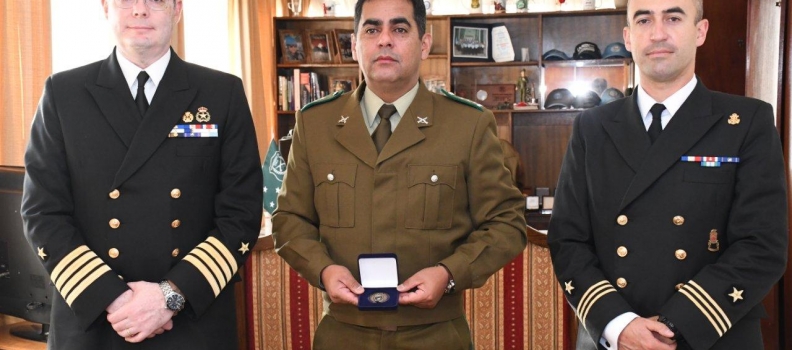 ACADEMIA POLITÉCNICA NAVAL SALUDA A CARABINEROS DE CHILE.