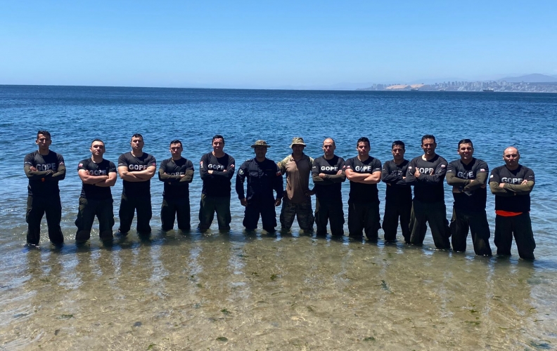 FINALIZÓ CURSO “OPERADOR PATRÓN DE BOTE DE GOMA” REALIZADO POR LA APOLINAV A CARABINEROS DE CHILE. FINALIZÓ CURSO “OPERADOR PATRÓN DE BOTE DE GOMA” REALIZADO POR LA APOLINAV A CARABINEROS DE CHILE.