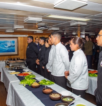 CURSOS DE MAYORDOMO Y COCINERO DE LA ACADEMIA POLITÉCNICA NAVAL REALIZAN CAPACITACIÓN EN AP-AQUILES.