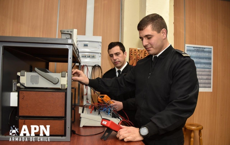ALUMNOS DE LA APOLINAV TRABAJAN EN SUS PROYECTOS PARA EL II ENCUENTRO DE INNOVACIÓN PÚBLICA. ALUMNOS DE LA APOLINAV TRABAJAN EN SUS PROYECTOS PARA EL II ENCUENTRO DE INNOVACIÓN PÚBLICA.