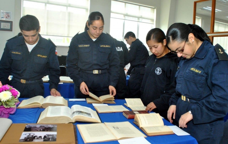 ACADEMIA POLITÉCNICA NAVAL CELEBRÓ EL DÍA INTERNACIONAL DEL LIBRO. ACADEMIA POLITÉCNICA NAVAL CELEBRÓ EL DÍA INTERNACIONAL DEL LIBRO.