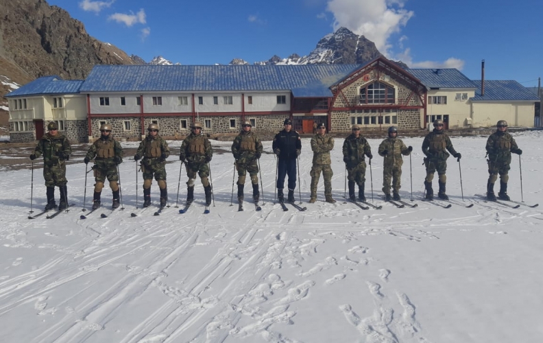 CURSO DE COMANDOS IM APOLINAV REALIZÓ PERÍODO EN LA MONTAÑA CURSO DE COMANDOS IM APOLINAV REALIZÓ PERÍODO EN LA MONTAÑA