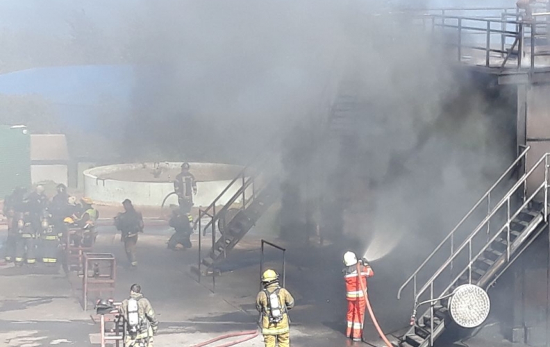 ENTRENAMIENTO DEL CUERPO DE BOMBEROS DE VALPARAÍSO, EN LA ESCUELA DE INCENDIOS DE LA APOLINAV. ENTRENAMIENTO DEL CUERPO DE BOMBEROS DE VALPARAÍSO, EN LA ESCUELA DE INCENDIOS DE LA APOLINAV.