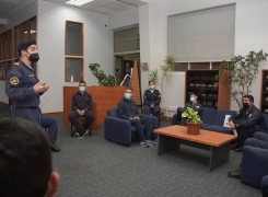 ALUMNOS DE LA APOLINAV RECIBEN CON ENTUSIASMO LOS RADIOTEATROS NAVALES CON MOTIVO DEL MES DEL MAR.