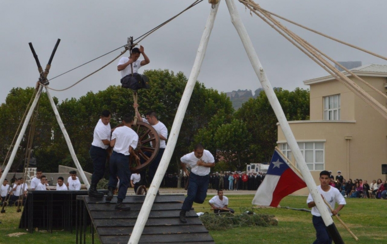 CAÑÓN DE DESEMBARCO DE LA APOLINAV EN ANIVERSARIO DE LA ESPECIALIDAD DE ARTILLERÍA NAVAL. CAÑÓN DE DESEMBARCO DE LA APOLINAV EN ANIVERSARIO DE LA ESPECIALIDAD DE ARTILLERÍA NAVAL.