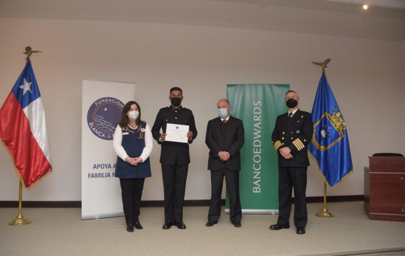 FUNDACIÓN “BLANCA ESTELA” ENTREGÓ BECAS A GRUMETES DE LA APOLINAV. FUNDACIÓN “BLANCA ESTELA” ENTREGÓ BECAS A GRUMETES DE LA APOLINAV.