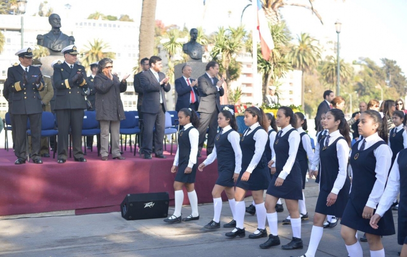 COLEGIOS VIÑAMARINOS RINDIERON HOMENAJE A LA ARMADA. COLEGIOS VIÑAMARINOS RINDIERON HOMENAJE A LA ARMADA.