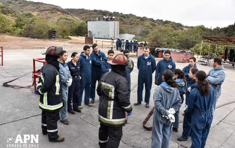 GUARDIAMARINAS SE PREPARAN EN LA APOLINAV PARA SU PRÓXIMO CRUCERO DE INSTRUCCIÓN. GUARDIAMARINAS SE PREPARAN EN LA APOLINAV PARA SU PRÓXIMO CRUCERO DE INSTRUCCIÓN.