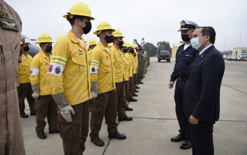 MINISTRO (S) DE DEFENSA DESTACÓ LABOR DE LAS FF.AA. EN COMBATE A INCENDIOS EN QUILPUÉ.