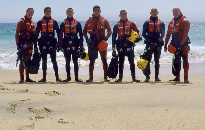 CURSO DE “NADADORES DE RESCATE” INICIAN MÓDULO PRÁCTICO EN EL MAR CON AERONAVES Y UNIDADES MARÍTIMAS. CURSO DE “NADADORES DE RESCATE” INICIAN MÓDULO PRÁCTICO EN EL MAR CON AERONAVES Y UNIDADES MARÍTIMAS.