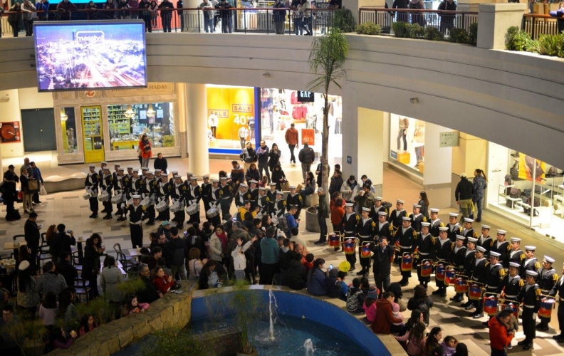 INTERVENCIÓN URBANA MUSICAL EN CENTROS COMERCIALES REALIZÓ LA APOLINAV. INTERVENCIÓN URBANA MUSICAL EN CENTROS COMERCIALES REALIZÓ LA APOLINAV.