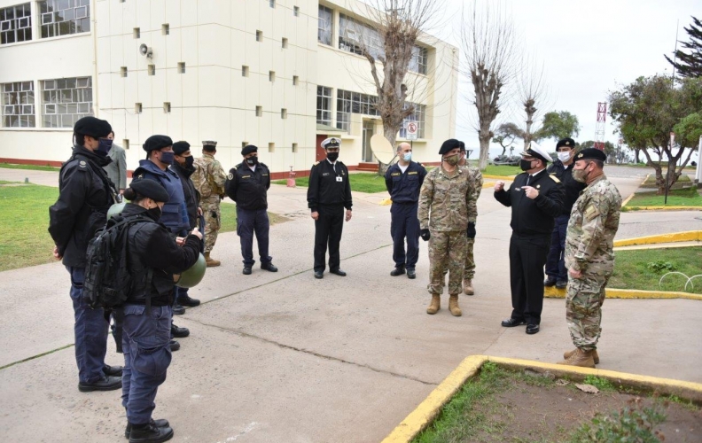 DIRECTOR DE PERSONAL DE LA ARMADA REALIZÓ VISITA OPERATIVA A LA FUERZA DE TAREA NAVAL EN LA ACADEMIA POLITÉCNICA NAVAL. DIRECTOR DE PERSONAL DE LA ARMADA REALIZÓ VISITA OPERATIVA A LA FUERZA DE TAREA NAVAL EN LA ACADEMIA POLITÉCNICA NAVAL.