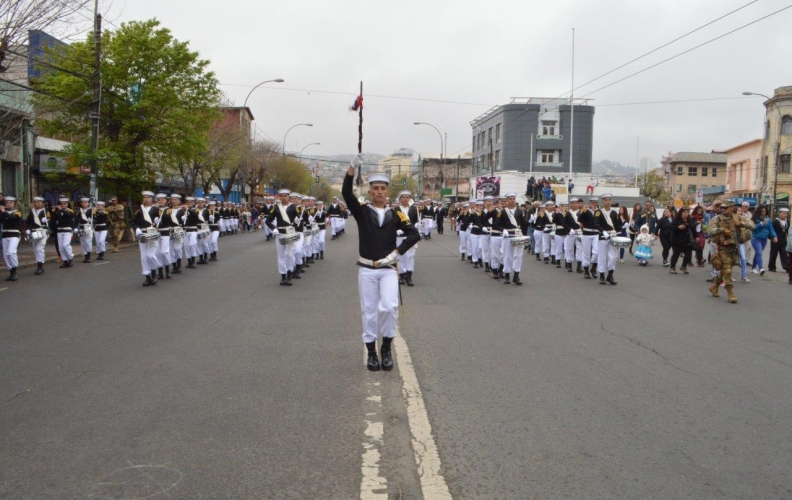 FUERZAS DE PRESENTACIÓN DE LA APOLINAV DESFILARON EN VALPARAÍSO. FUERZAS DE PRESENTACIÓN DE LA APOLINAV DESFILARON EN VALPARAÍSO.