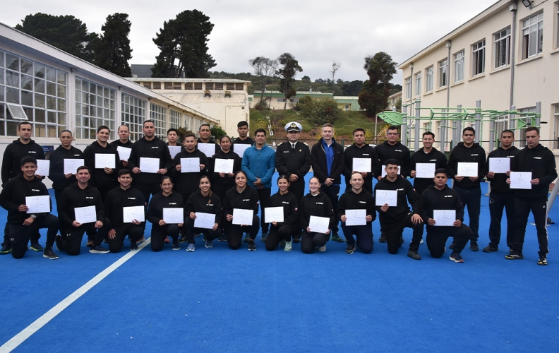 ACADEMIA POLITÉCNICA NAVAL CERTIFICA A LOS PRIMEROS GUÍAS EN ACONDICIONAMIENTO FÍSICO DE COMBATE, AÑO 2025. ACADEMIA POLITÉCNICA NAVAL CERTIFICA A LOS PRIMEROS GUÍAS EN ACONDICIONAMIENTO FÍSICO DE COMBATE, AÑO 2025.