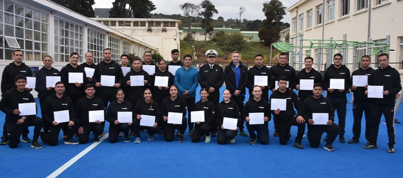 ACADEMIA POLITÉCNICA NAVAL CERTIFICA A LOS PRIMEROS GUÍAS EN ACONDICIONAMIENTO FÍSICO DE COMBATE, AÑO 2025.