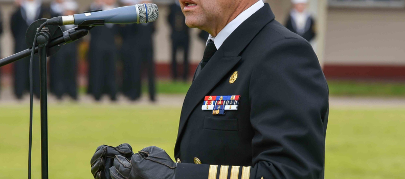 Revista de tenida refuerza la formación y disciplina en la Academia Politécnica Naval