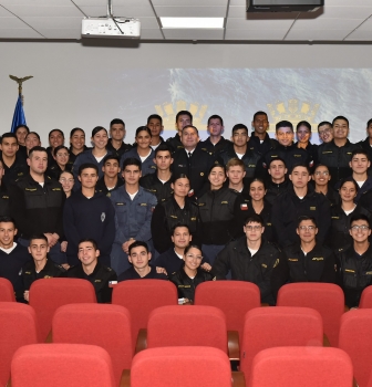 CONDESTABLE MAYOR DE LA ARMADA PARTICIPA EN CONVERSATORIOS CON GRUMETES DE LA ACADEMIA  POLITÉCNICA NAVAL