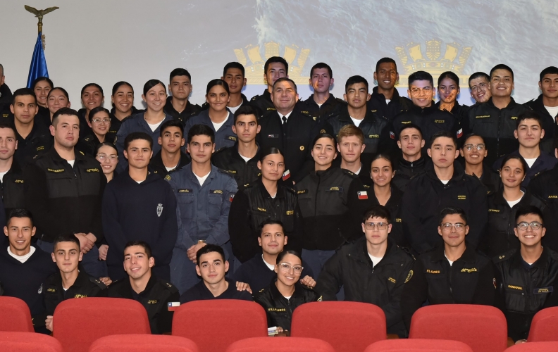 CONDESTABLE MAYOR DE LA ARMADA PARTICIPA EN CONVERSATORIOS CON GRUMETES DE LA ACADEMIA POLITÉCNICA NAVAL CONDESTABLE MAYOR DE LA ARMADA PARTICIPA EN CONVERSATORIOS CON GRUMETES DE LA ACADEMIA POLITÉCNICA NAVAL