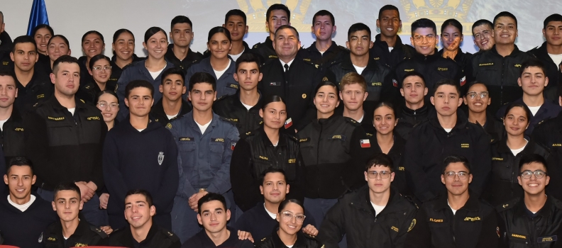 CONDESTABLE MAYOR DE LA ARMADA PARTICIPA EN CONVERSATORIOS CON GRUMETES DE LA ACADEMIA  POLITÉCNICA NAVAL