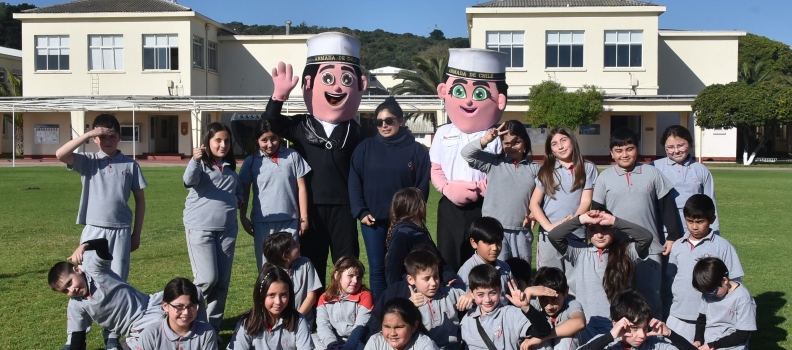 Colegio Vedruna de San Felipe visita la Academia Politécnica Naval