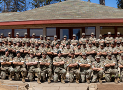 Comandante General del Cuerpo IM refuerza formación doctrinaria y espíritu anfibio en la Academia Politécnica Naval