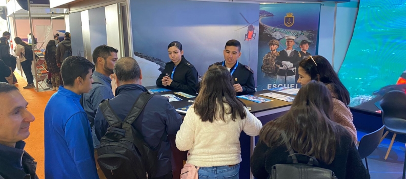 DELEGACIÓN DE LA ACADEMIA POLITÉCNICA NAVAL VISITÓ FIDAE 2024.