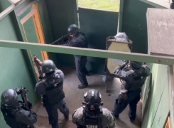 Alumnos de la Escuela de Fuerzas Especiales de la Academia Politécnica Naval realizan entrenamiento junto a Carabineros de Chile