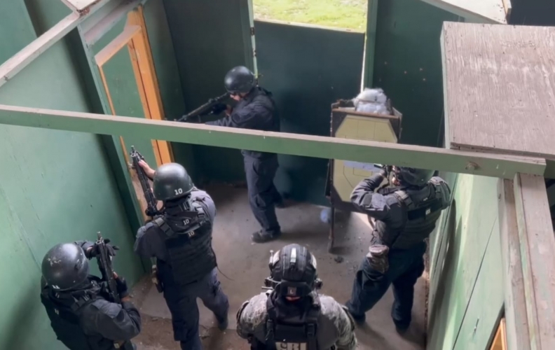 Alumnos de la Escuela de Fuerzas Especiales de la Academia Politécnica Naval realizan entrenamiento junto a Carabineros de Chile