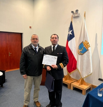 Jefe de la Escuela de Sanidad de la Academia Politécnica Naval realiza exposición sobre Implantología Avanzada en la Central Odontológica de Magallanes