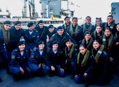 Grumetes de la Academia Politécnica Naval realizan embarco profesional a bordo de la Fragata “Almirante Williams”