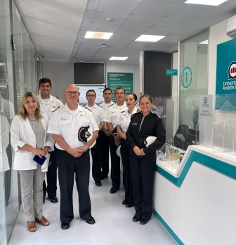 ACADEMIA POLITÉCNICA NAVAL Y UNIVERSIDAD ANDRÉS BELLO (UNAB) FORTALECEN VÍNCULOS A TRAVÉS DE VISITA A CENTRO DE SIMULACIÓN MÉDICA.